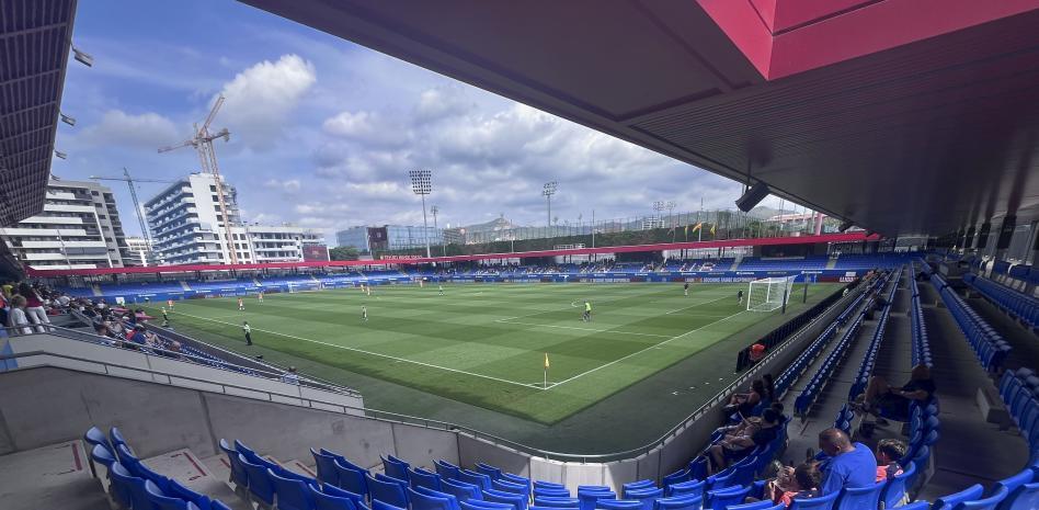 世界杯官网-世体：西甲派代表考察巴萨临时球场，确保与瓦伦比赛顺利进行