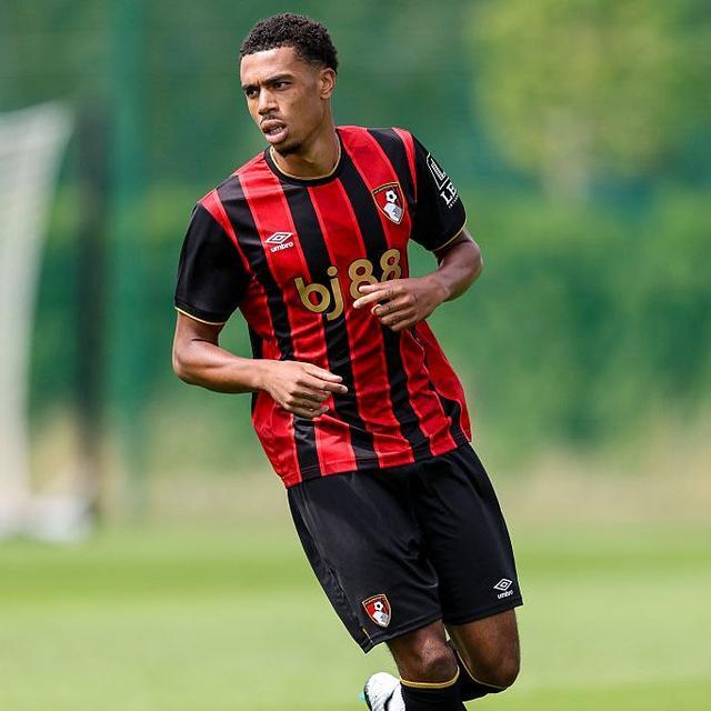 世界杯高清直播-官方：伯恩茅斯20岁前锋西尔科特-杜贝里转会至奥林匹亚科斯